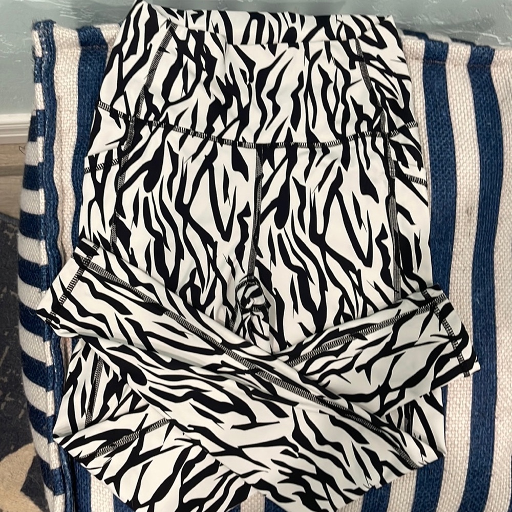 Zyia Active size 4 leggings
